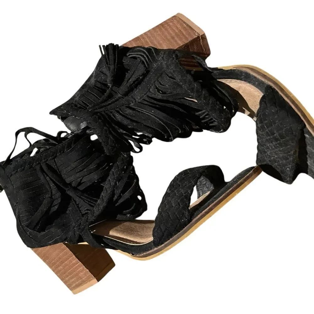 Fashion Beast size 8 black Fringe Women's Sandals like new see pics